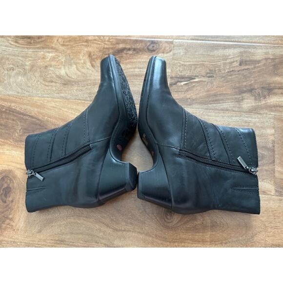 Clarks Artisan Leyden Candle Side Zip Ankle Boots Black Leather - Size 8.5M - Picture 4 of 9